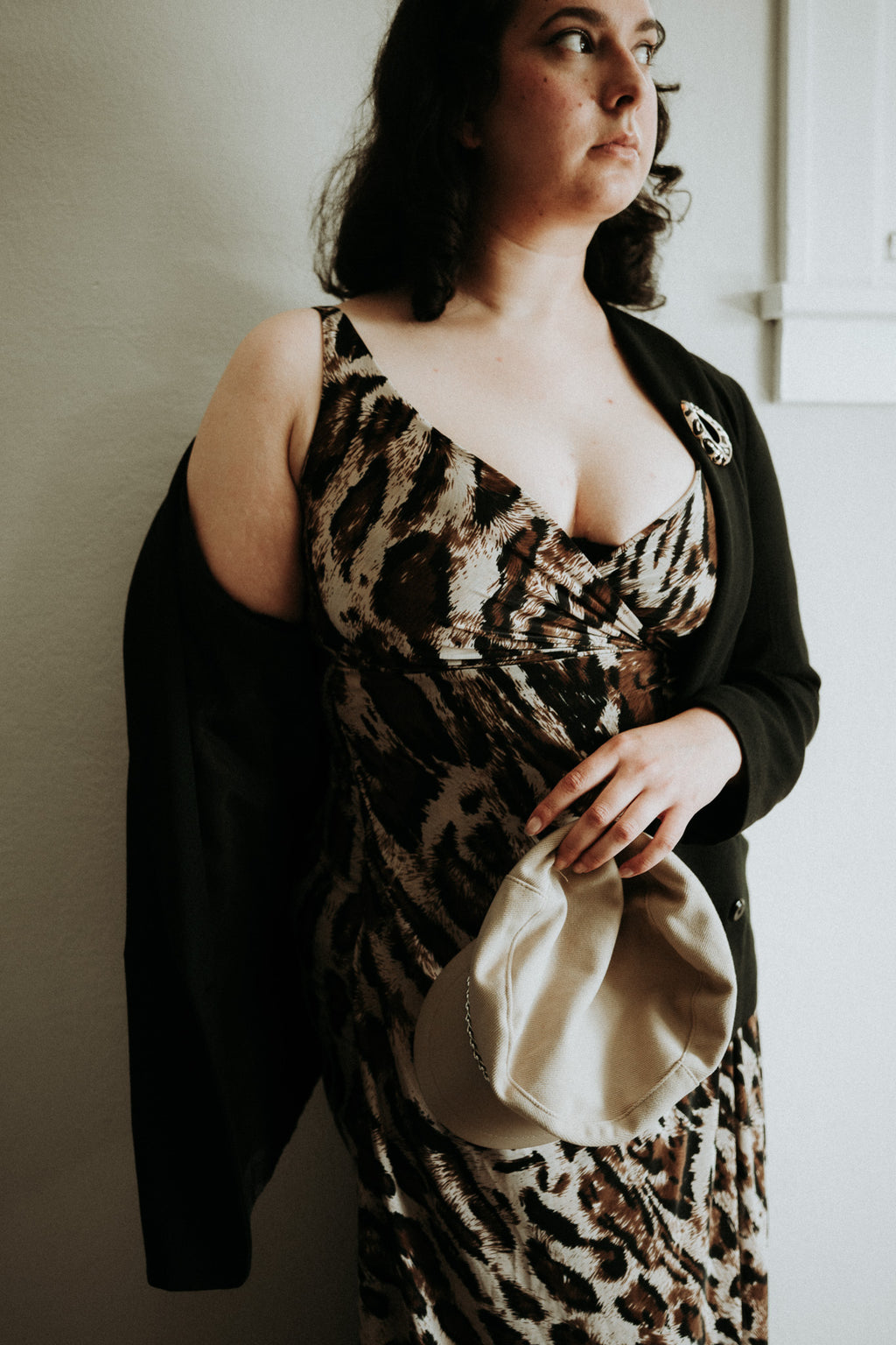 El sexy vestido de leopardo de Mckinnlee