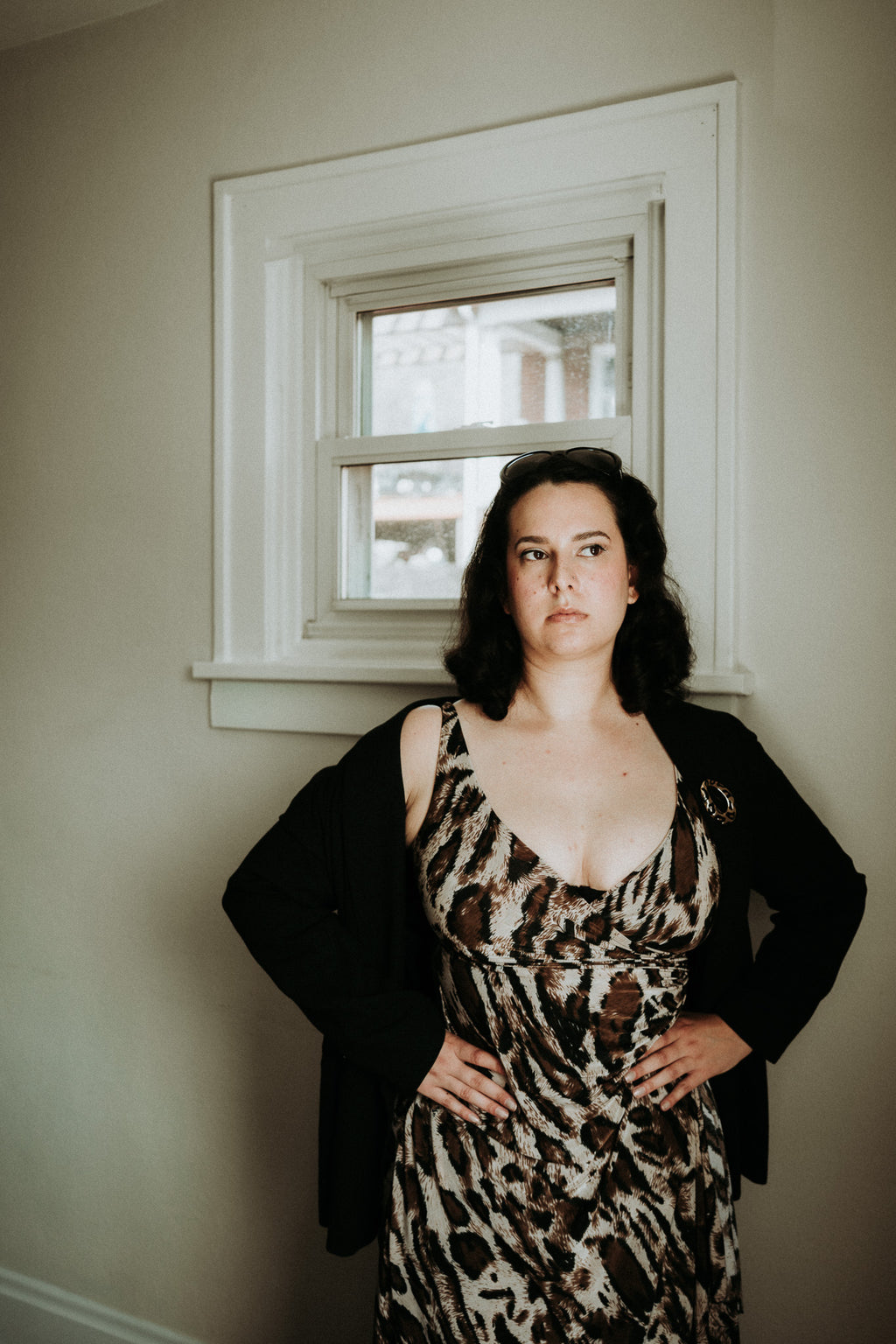 El sexy vestido de leopardo de Mckinnlee