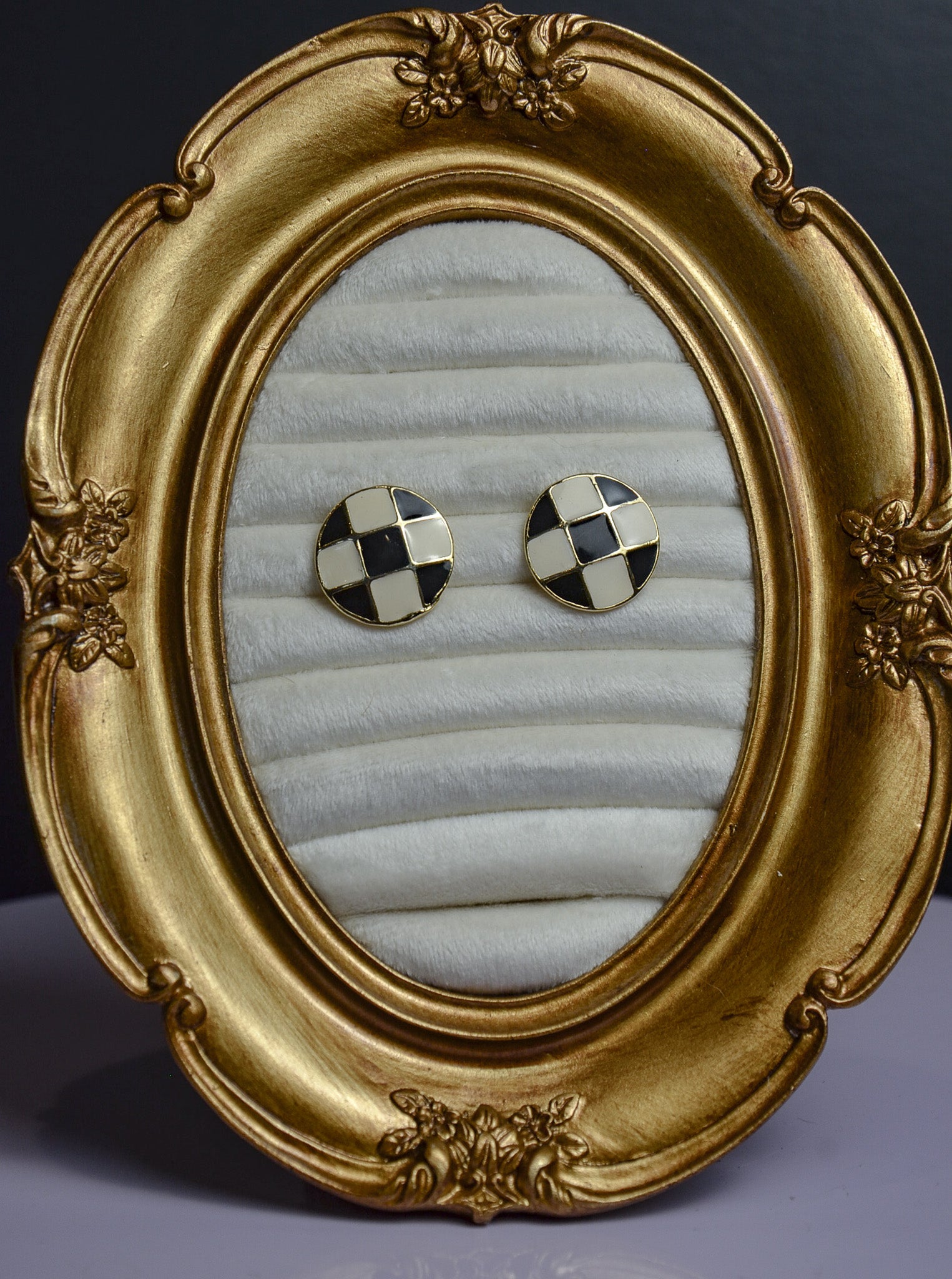 Checkered Circular Suds