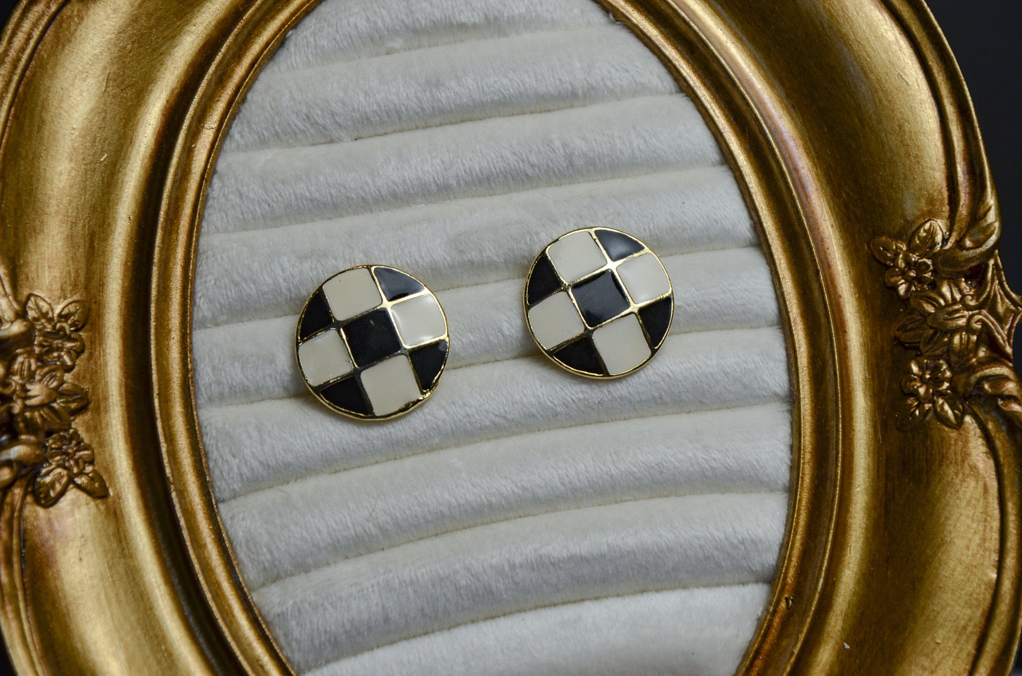 Checkered Circular Suds