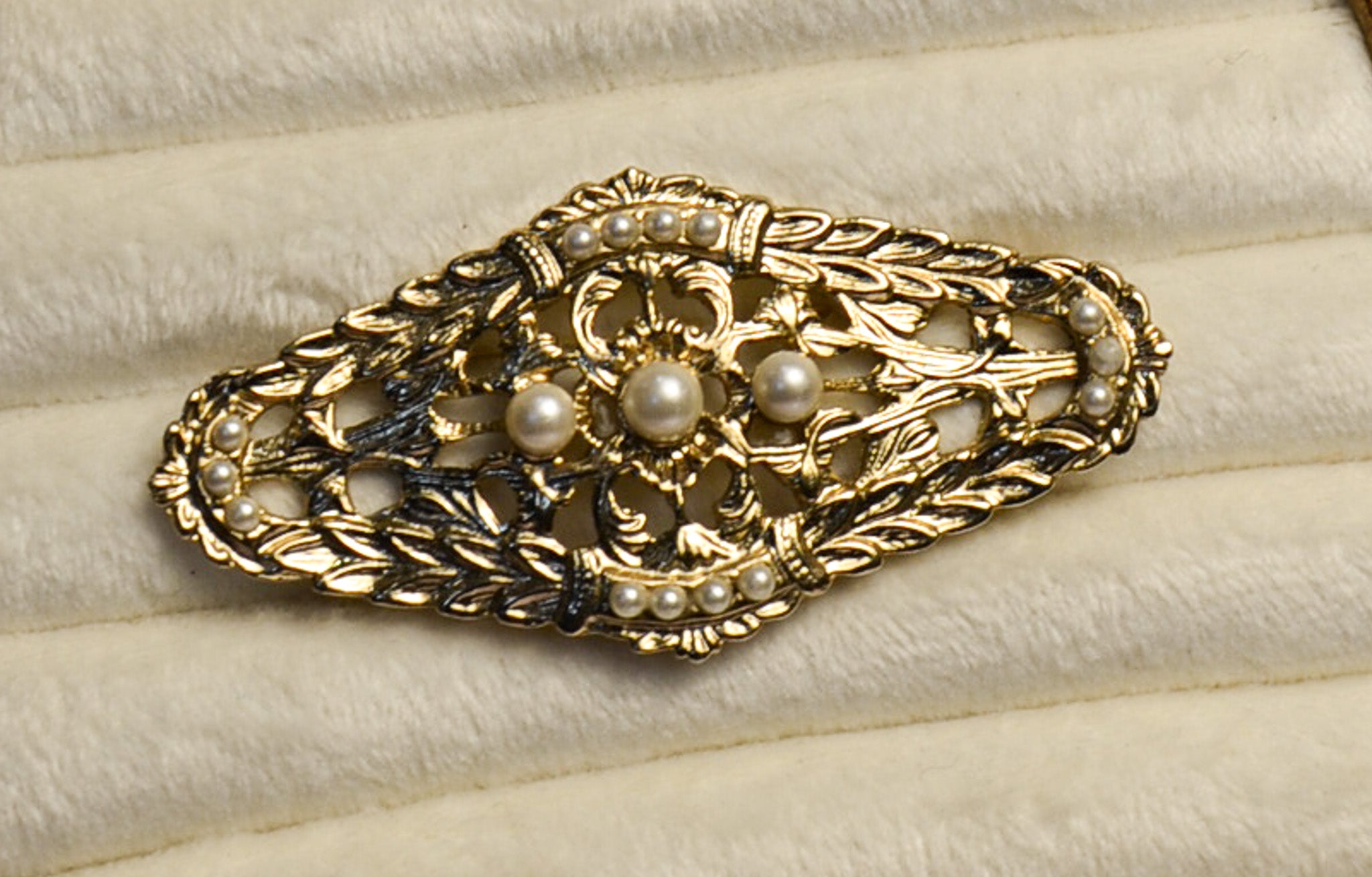 Gold Weaved Leaves and Pearl Embossed Brooch