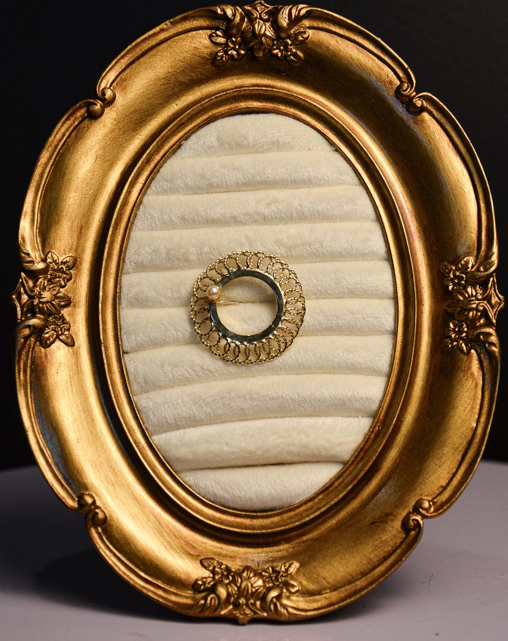 Gold Wreath Pearl Brooch