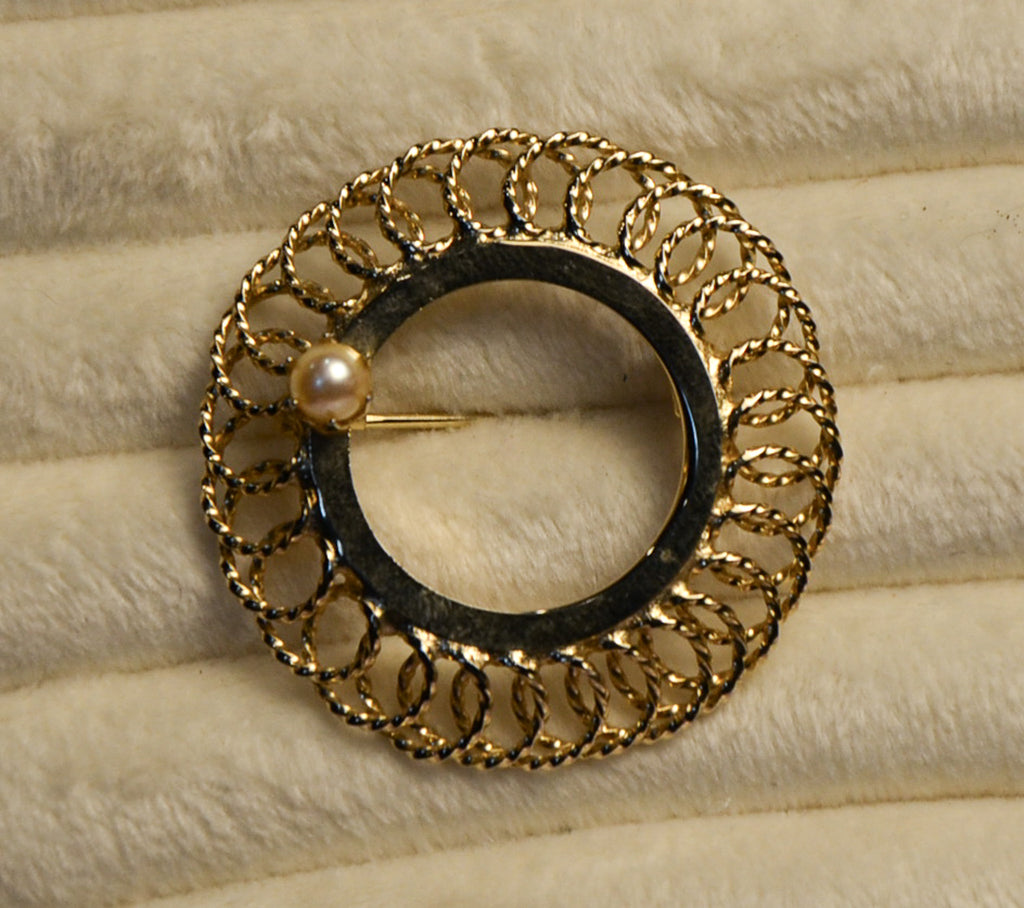 Gold Wreath Pearl Brooch