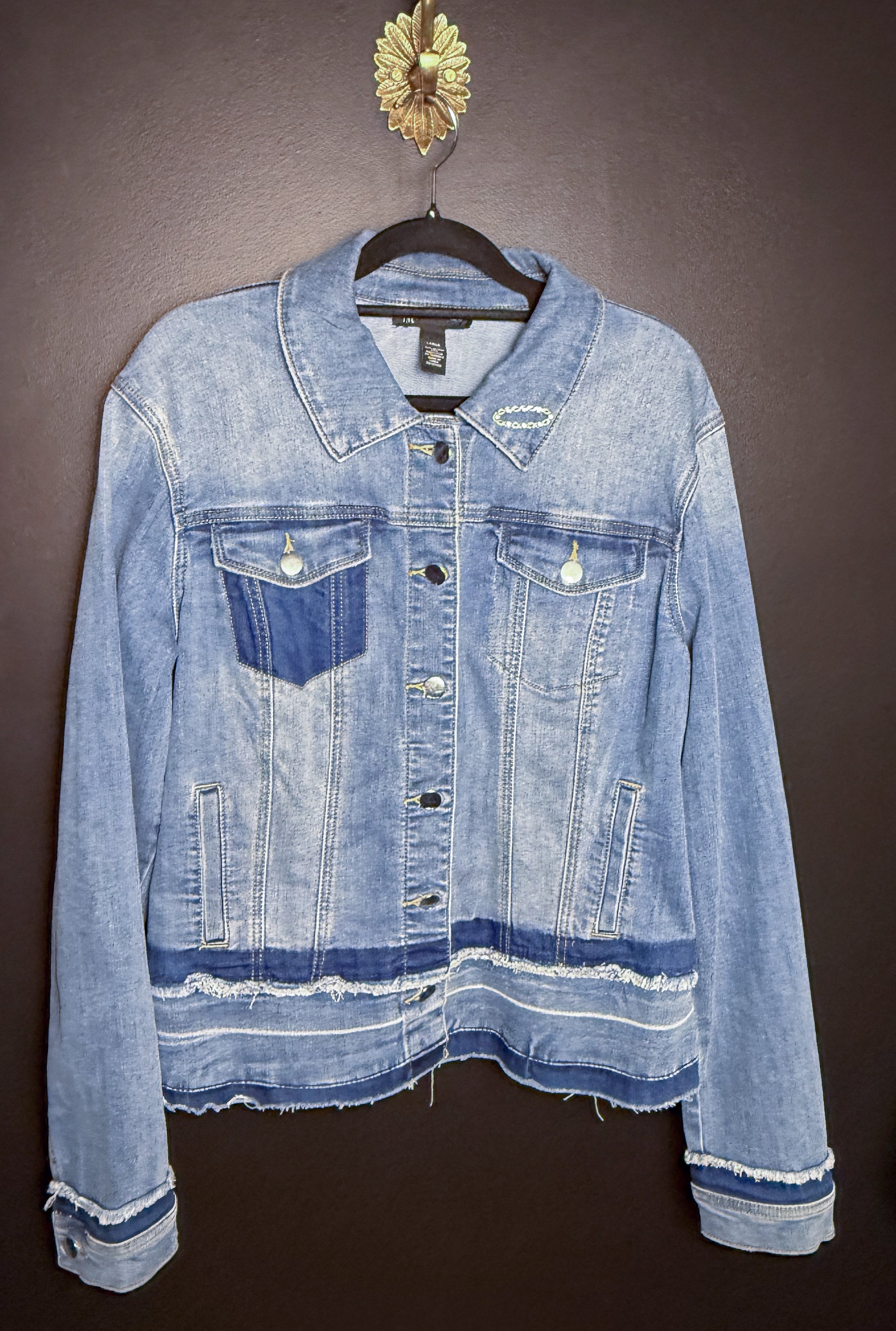 Chaqueta de mezclilla con broche de Patsy