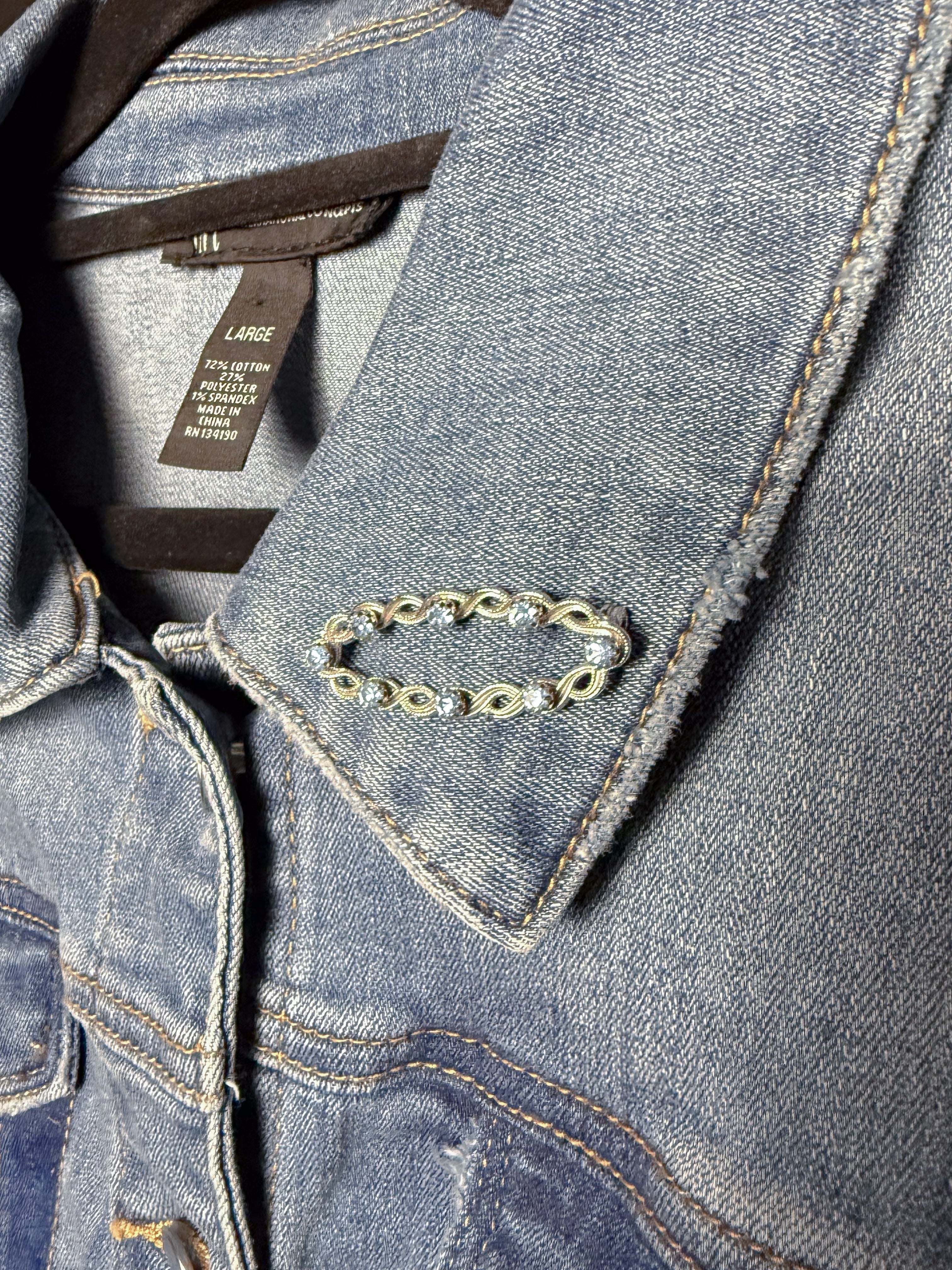 Chaqueta de mezclilla con broche de Patsy