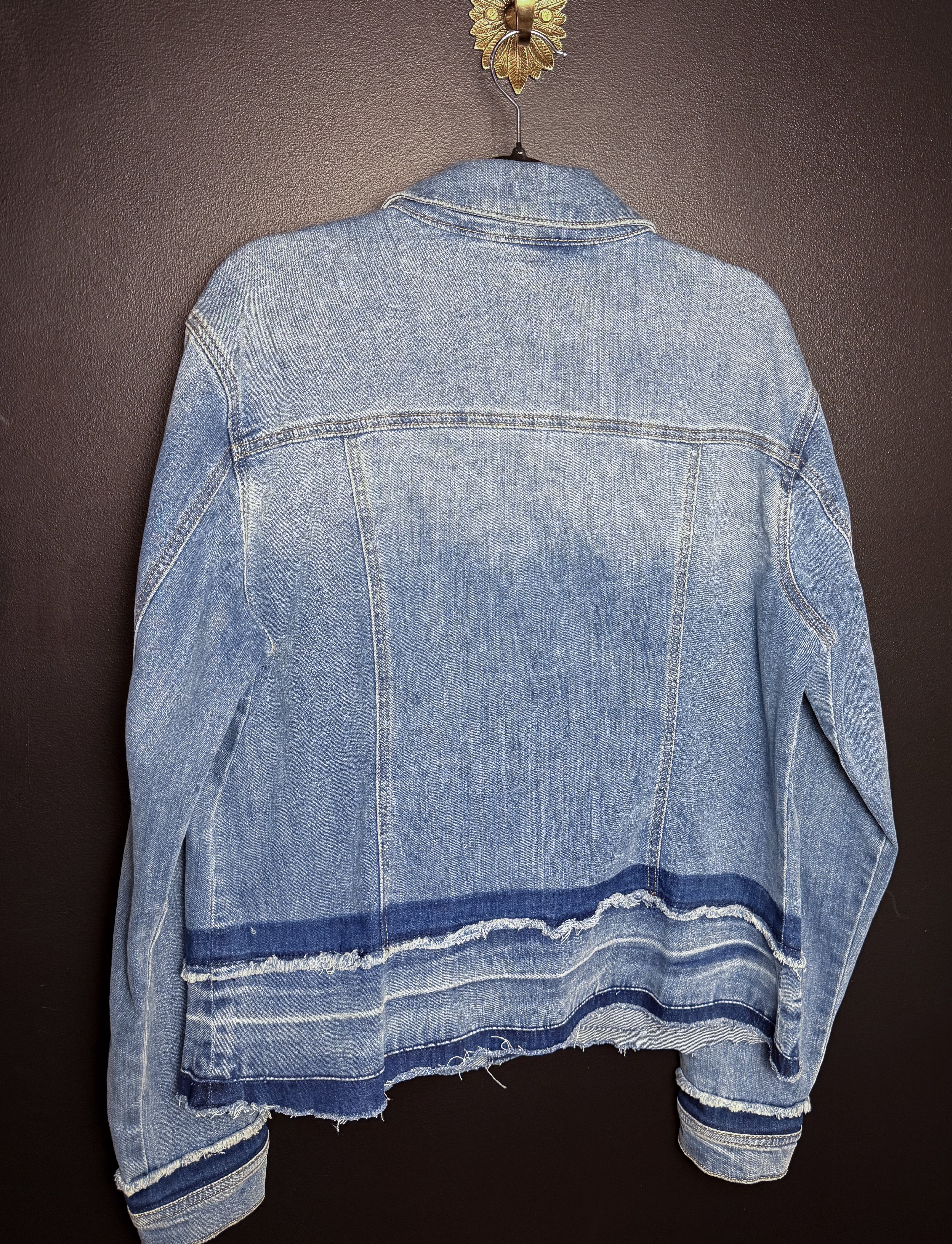 Chaqueta de mezclilla con broche de Patsy