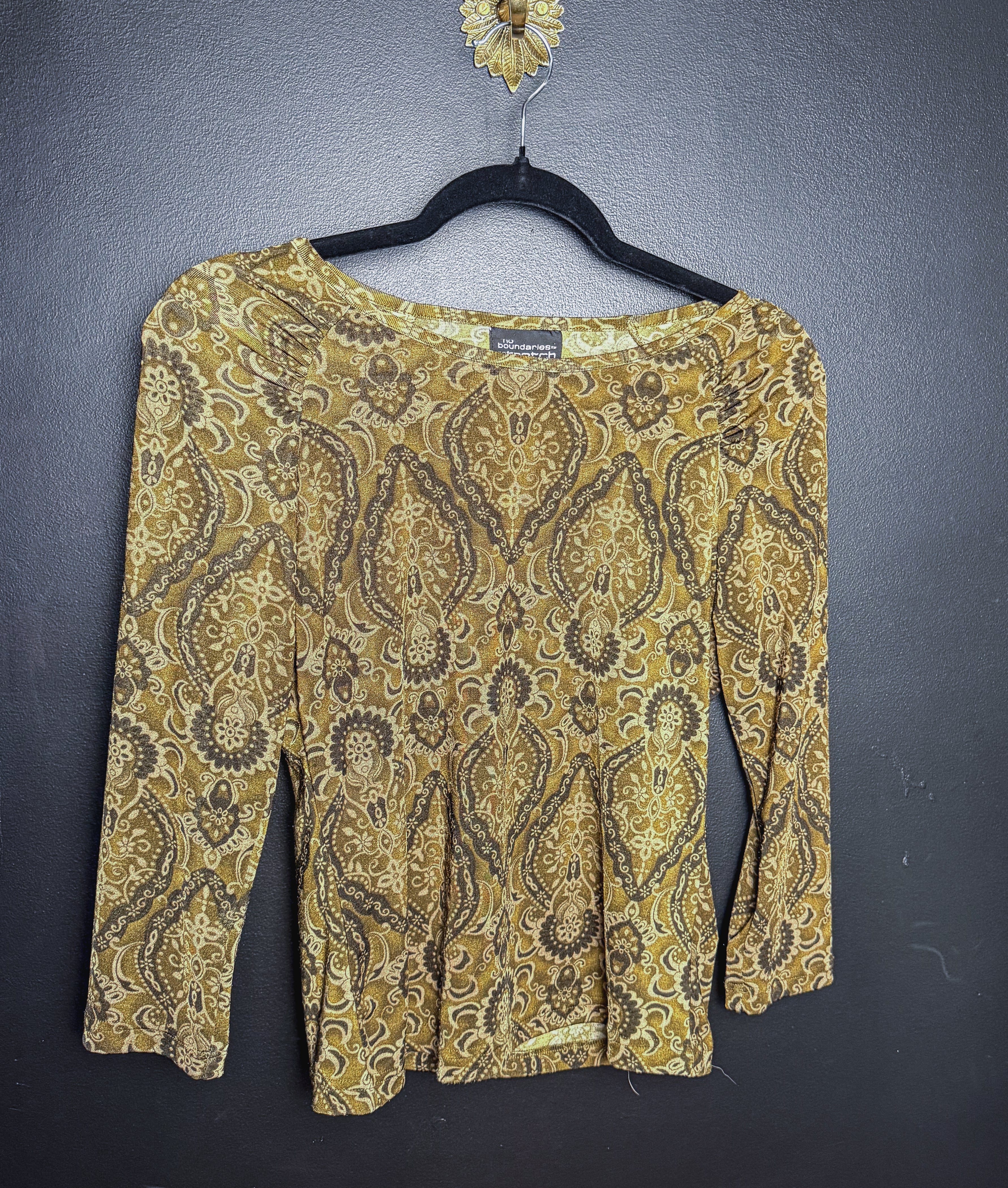 Top elástico de cuello barco con estampado de cachemira