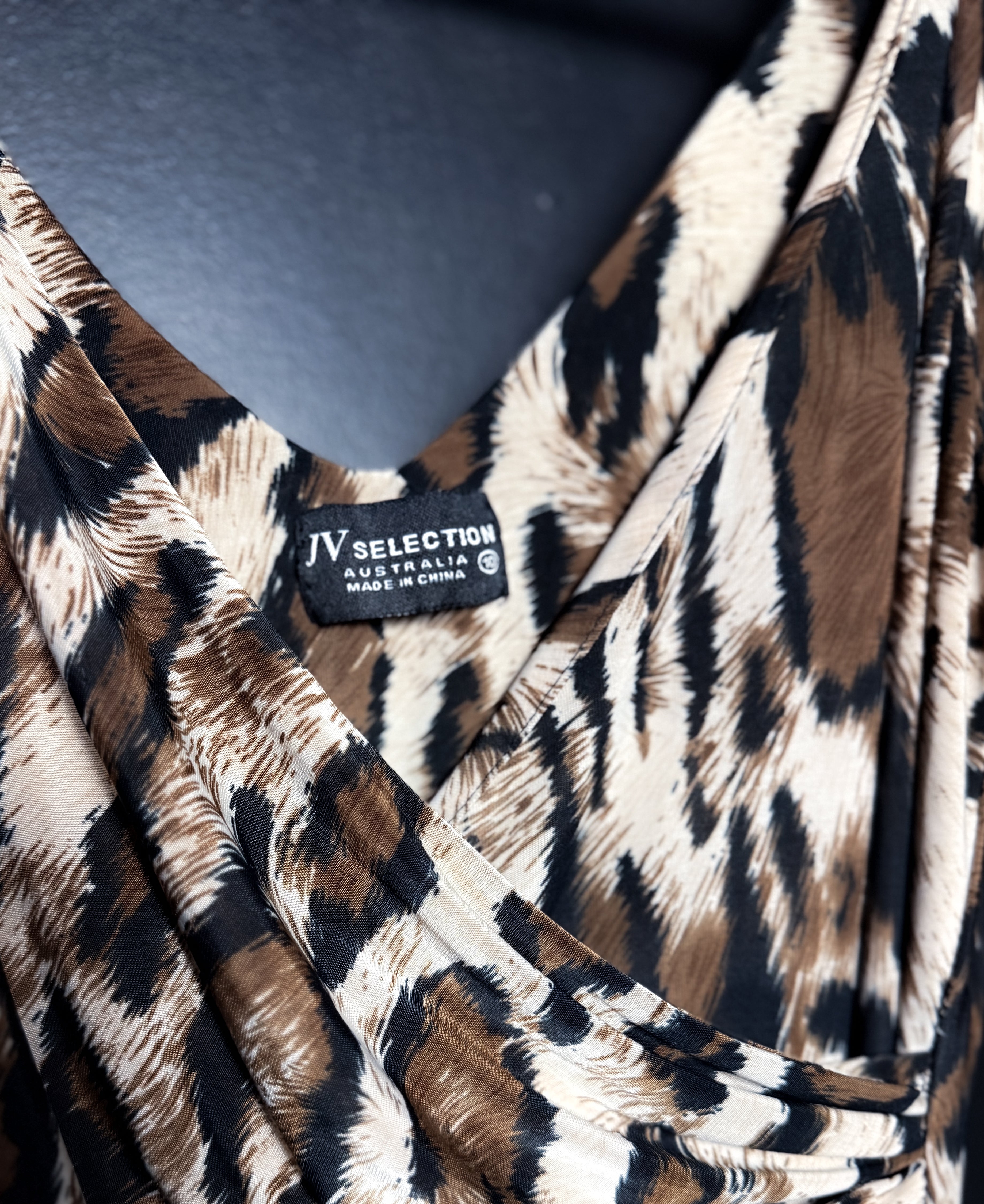 El sexy vestido de leopardo de Mckinnlee