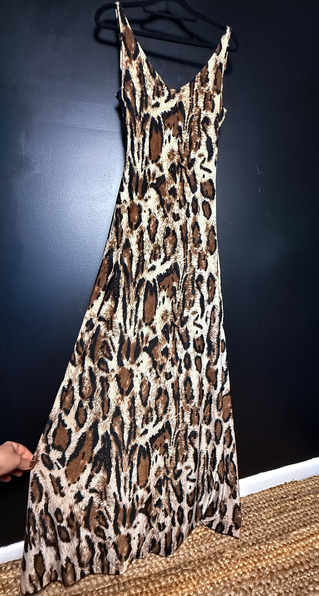 El sexy vestido de leopardo de Mckinnlee
