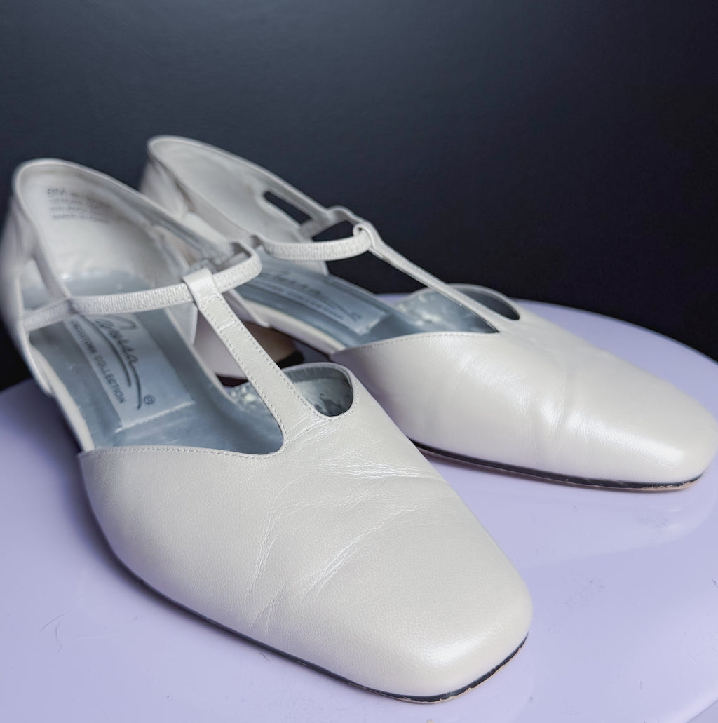 Caressa Coffin Toe Kitten Heels