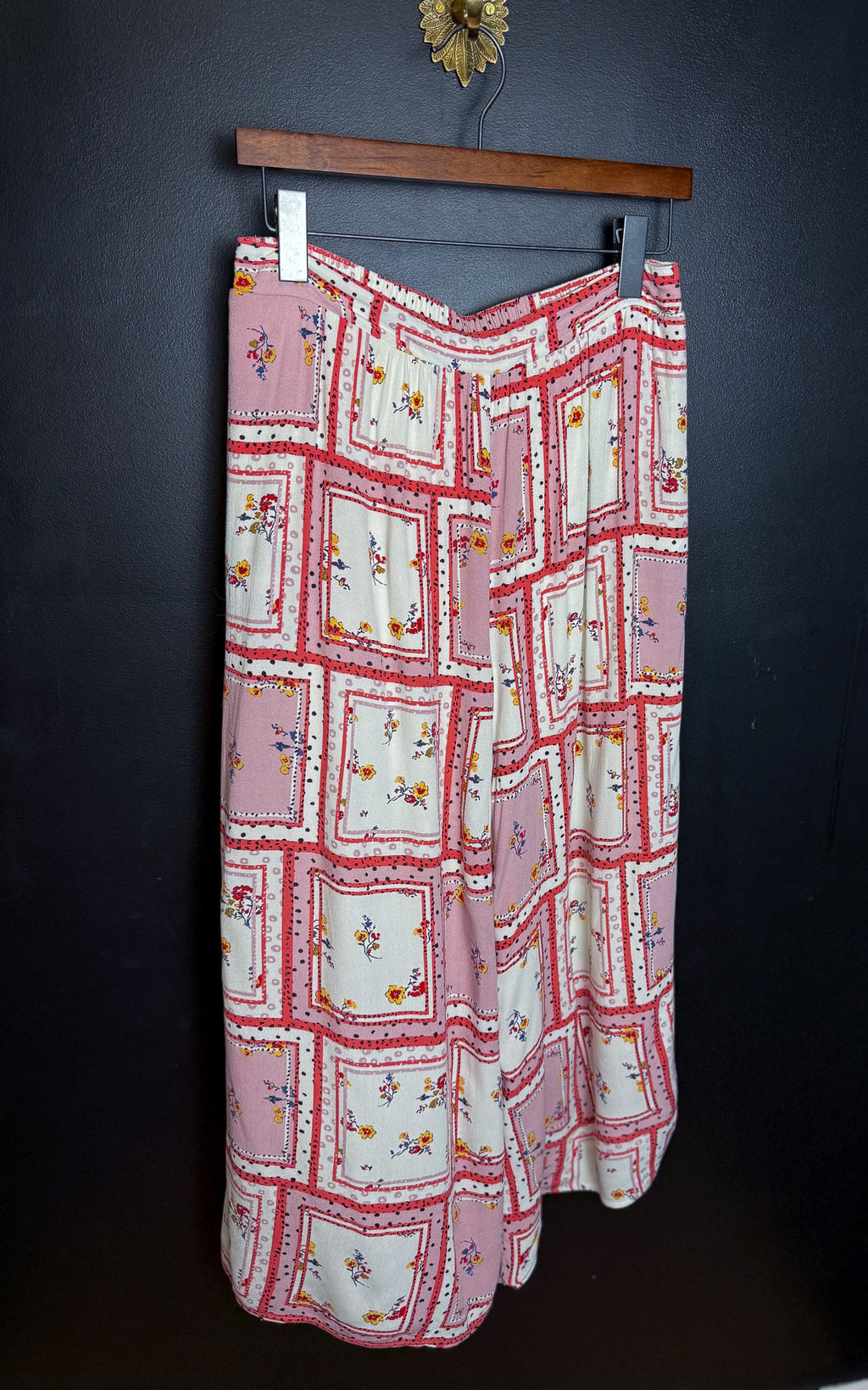 Doily Square Palazzo Capris