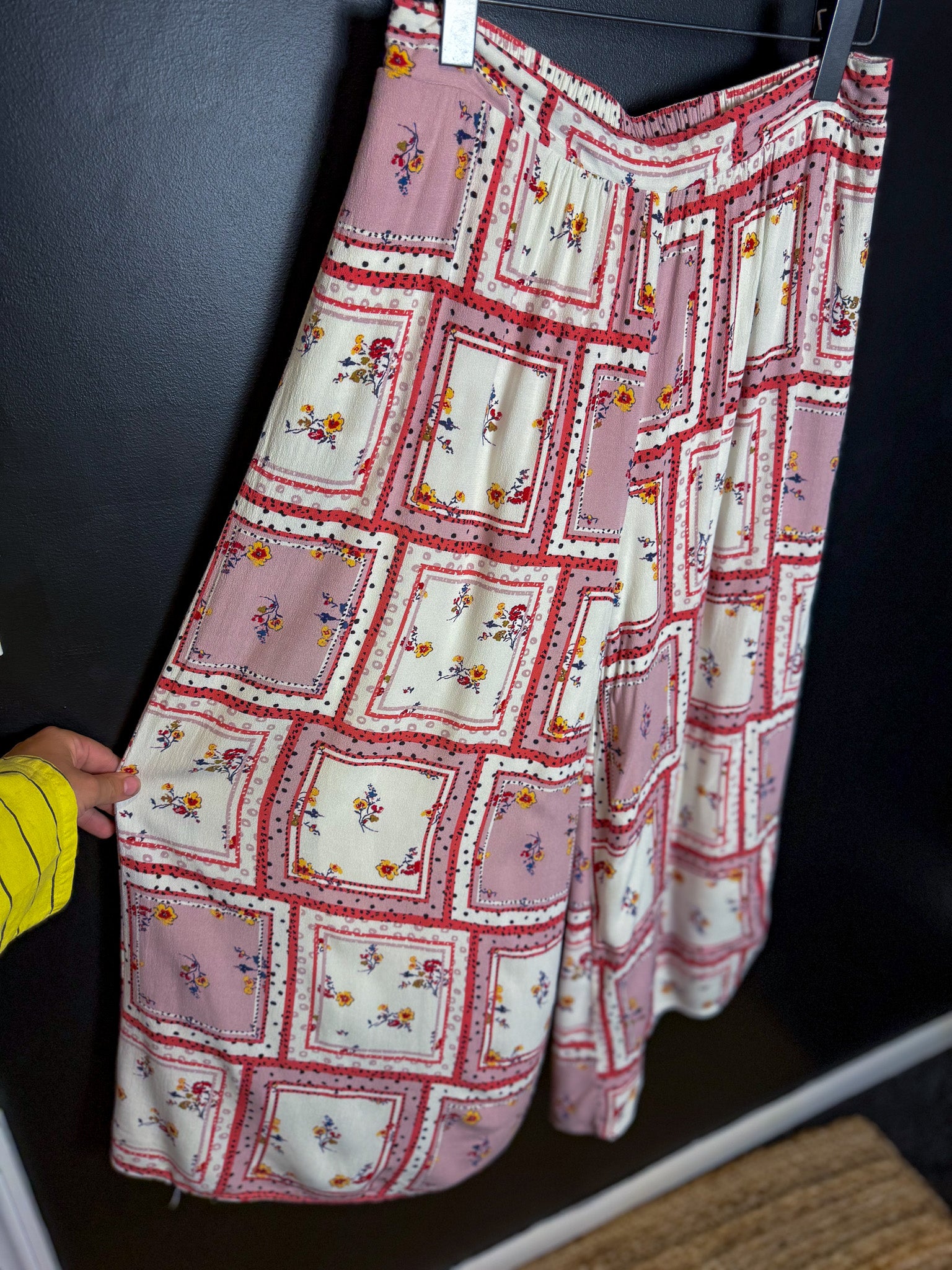 Doily Square Palazzo Capris