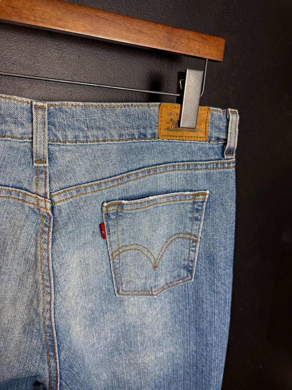 Levi's Midrise Bootcut