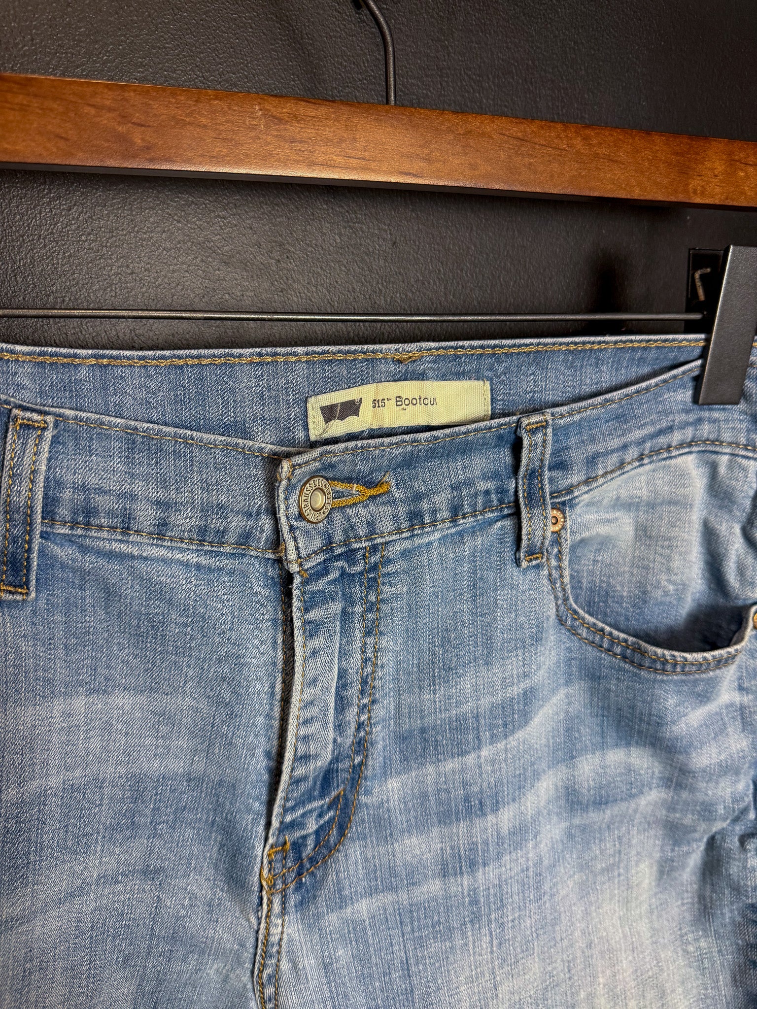 32" Levis Bootcut Jeans