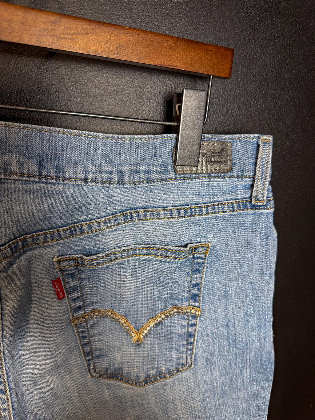 32" Levis Bootcut Jeans