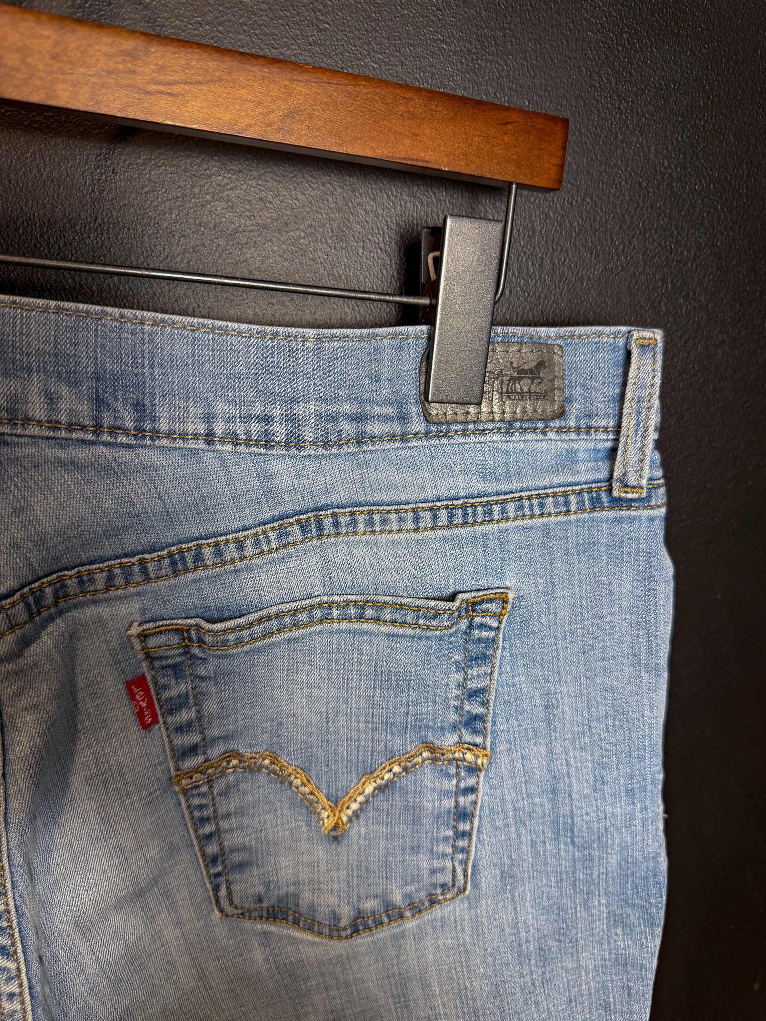 32" Levis Bootcut Jeans